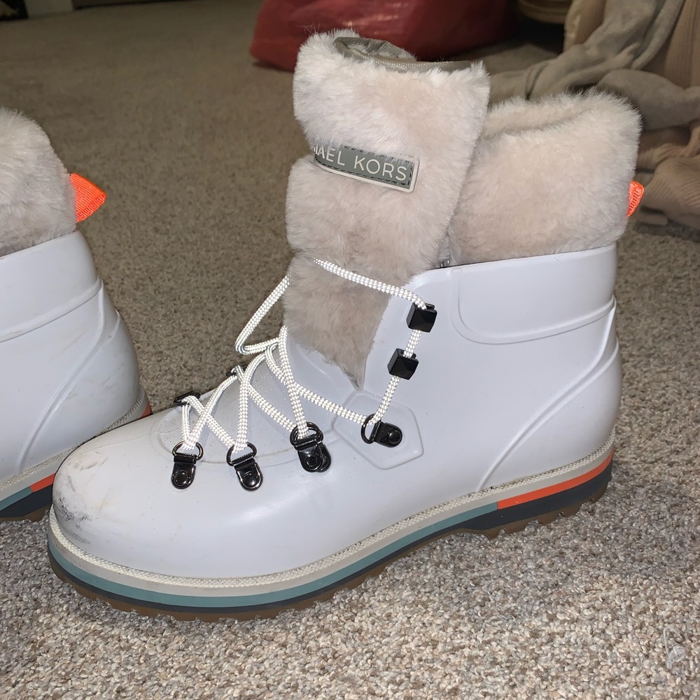 Micheal kors fur lined snow boots